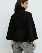 Chaqueta tipo capa con cinturón para mujer