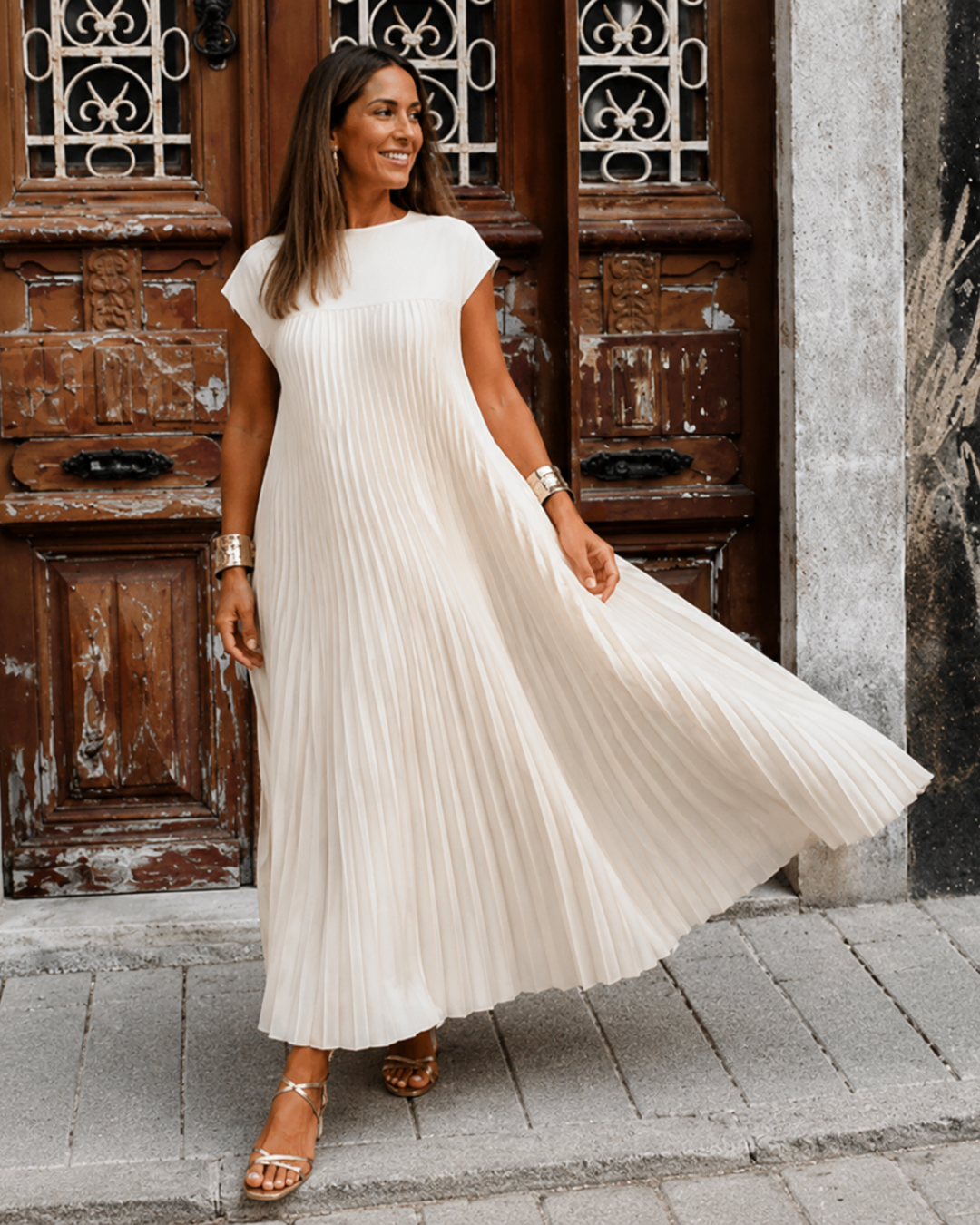 Vestido largo elegante con pliegues finos