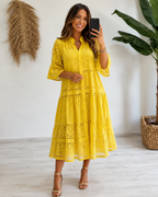 Vestido de encaje con mangas y botones frontales