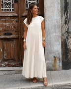 Vestido largo elegante con pliegues finos