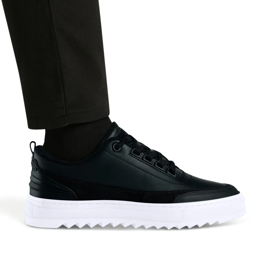 Zapato con elevación oculta