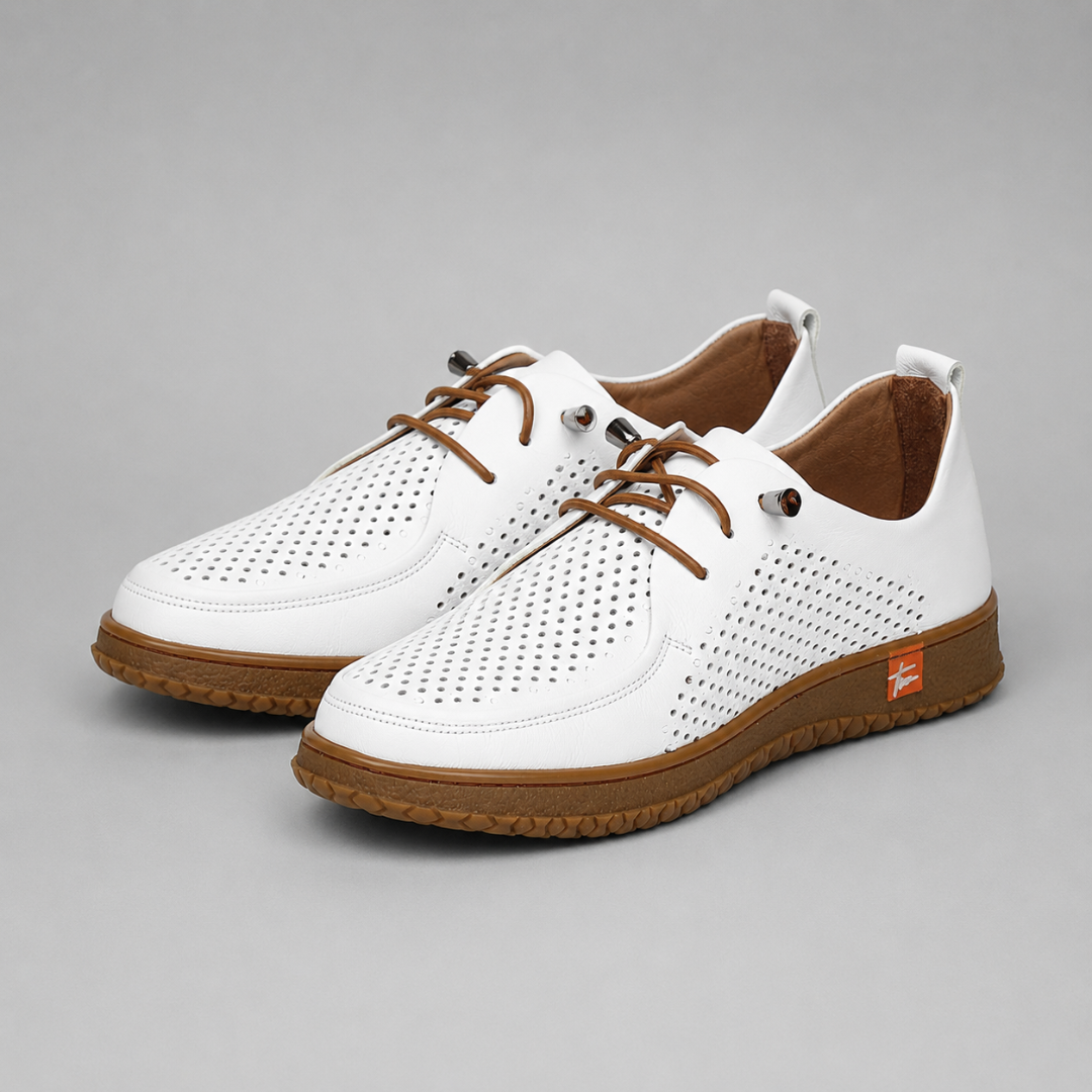 Zapatillas con diseño perforado de piel®