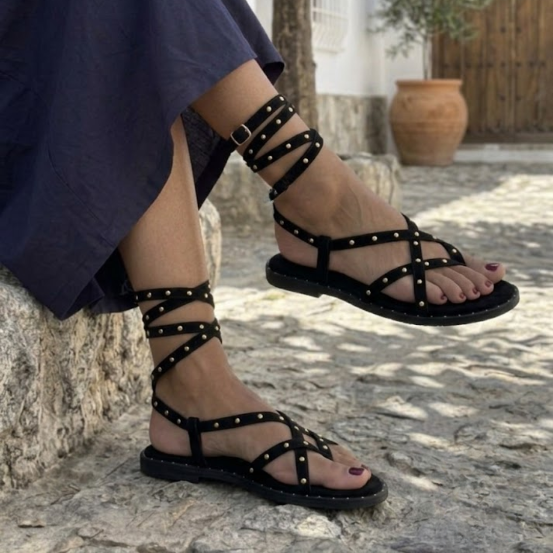 Sandalias Planas con Tiras y Tachuelas®