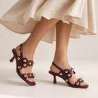 Sandalias de Tacón con Detalles Metálicos
