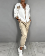 Conjunto elegante de camisa y pantalones de corte relajado para mujer
