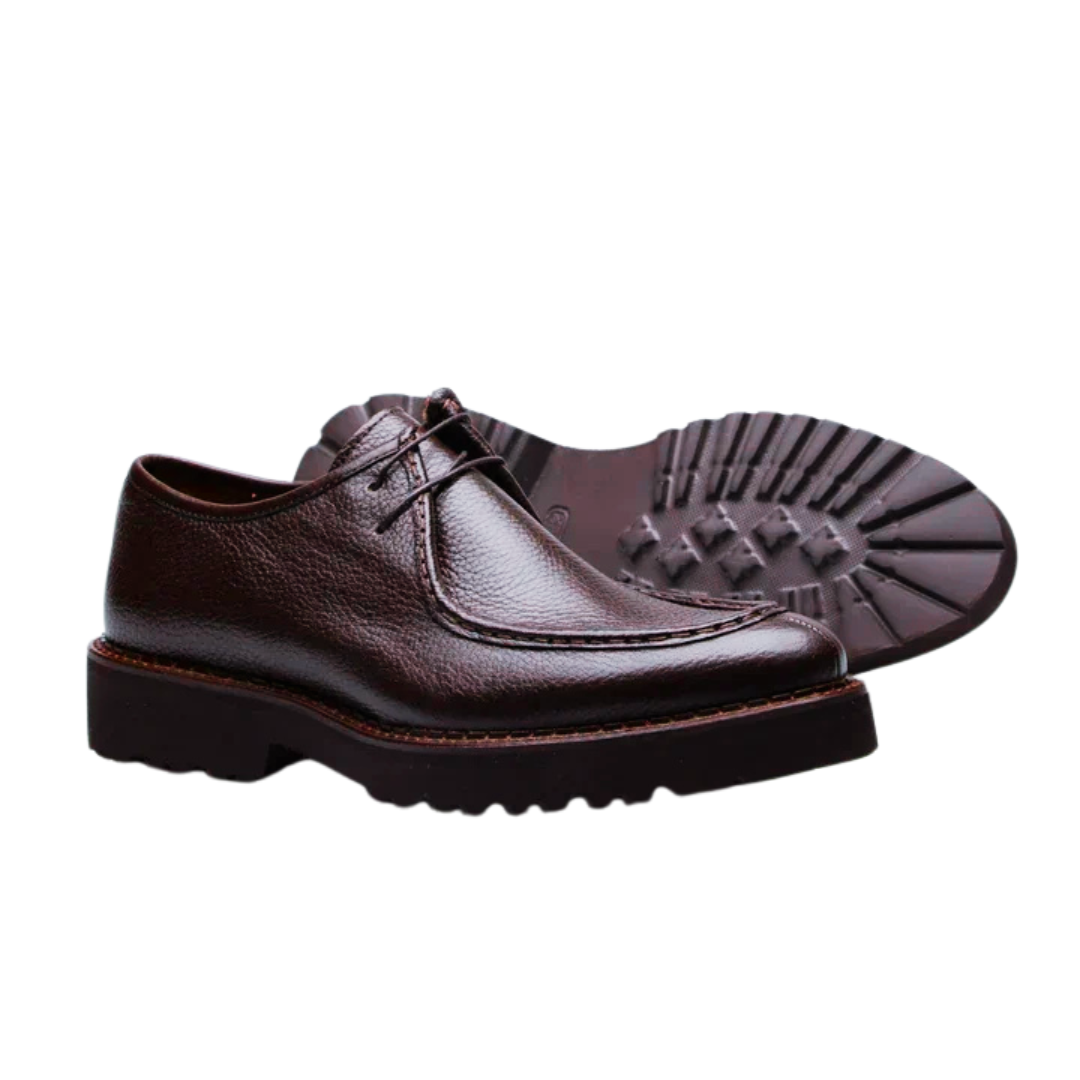 Zapatos con Acabado Clásico y Suela Robusta