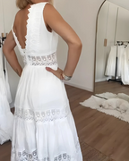 Vestido de Cuello en V con Bordados y Encajes®