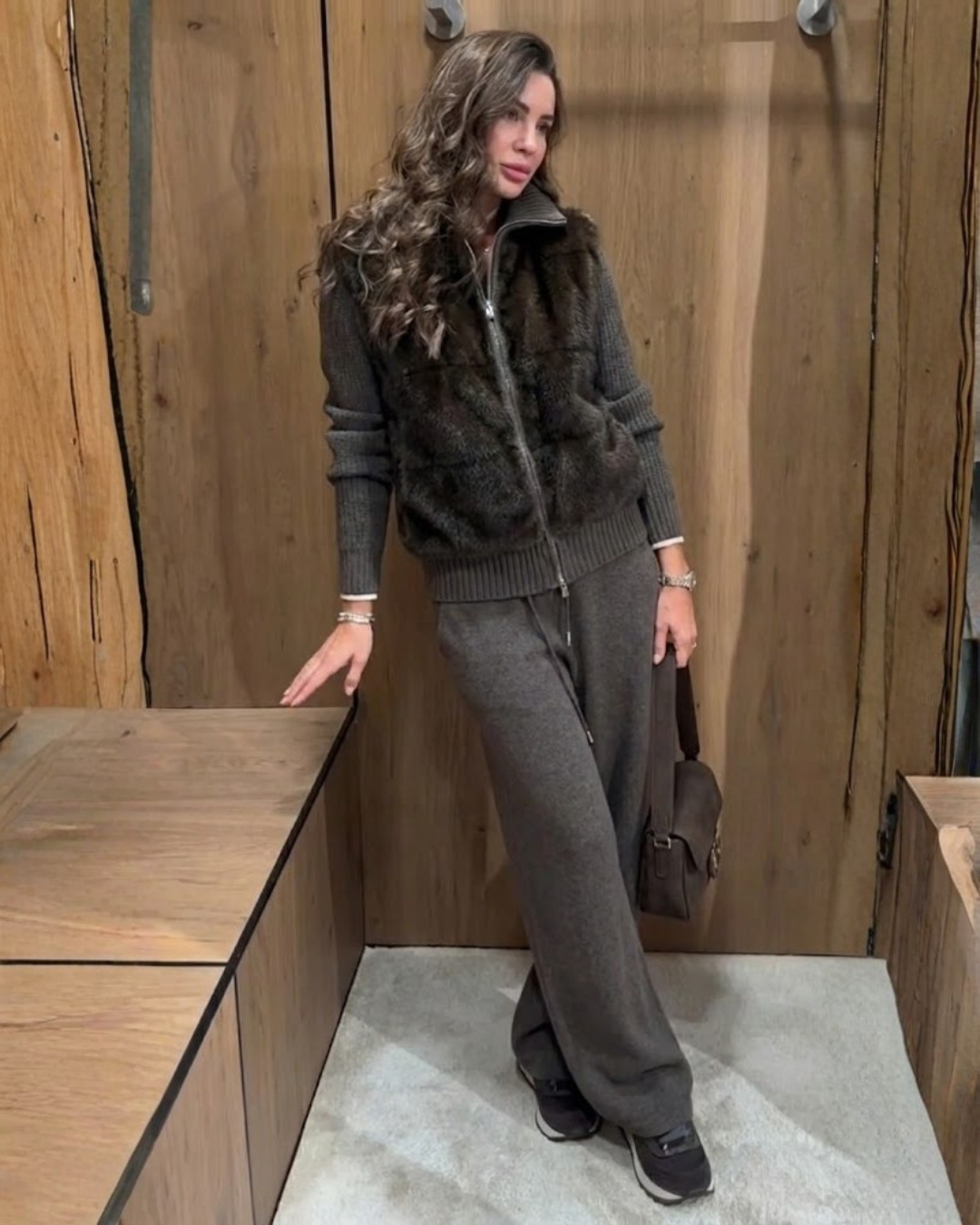 Conjunto Casual de Chaqueta y Pantalón con Detalles de Felpa para Mujer