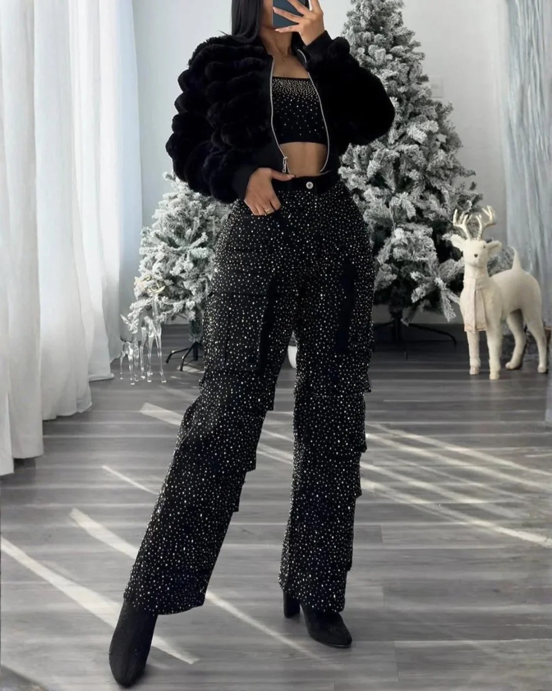 Jeans cargo con pedrería para mujer®