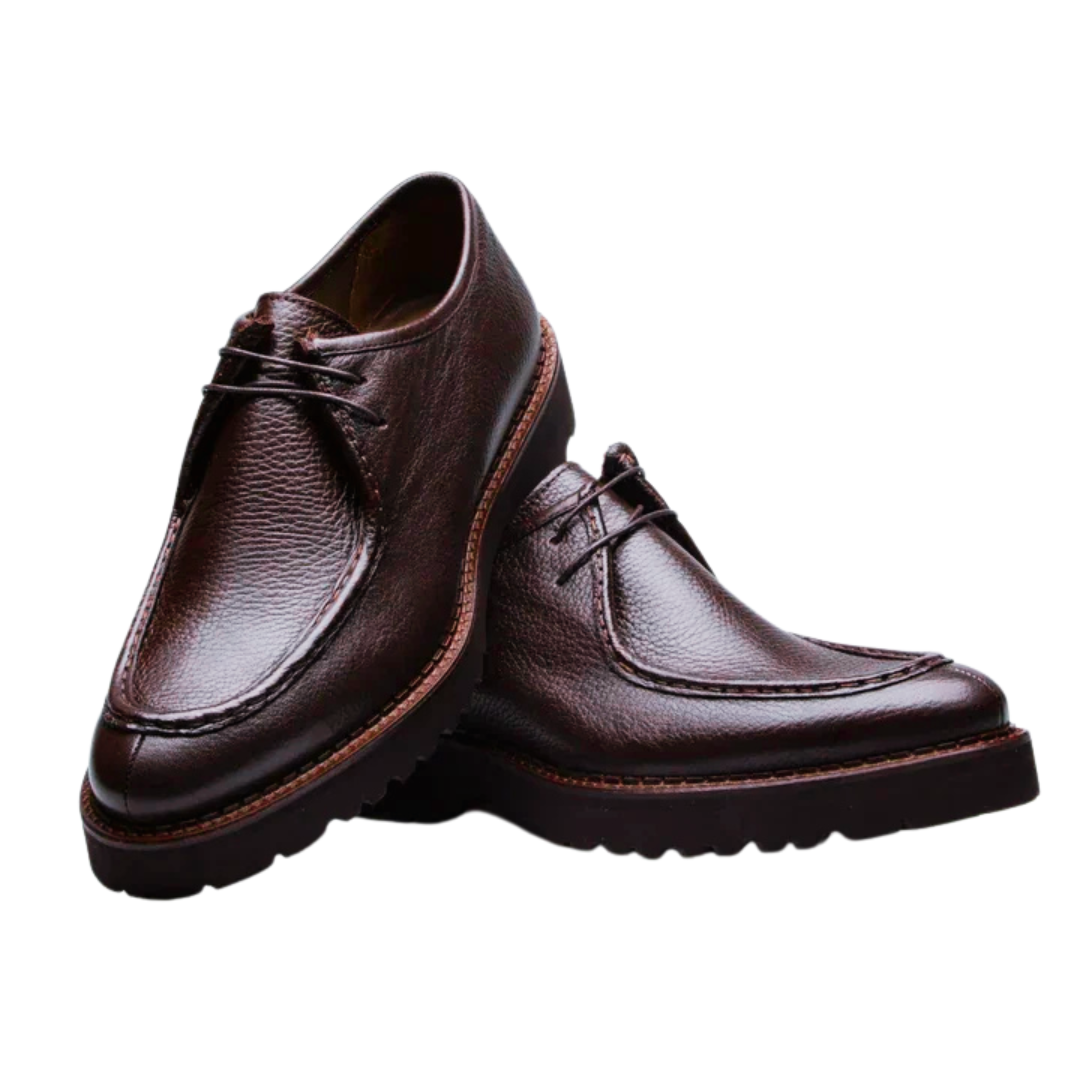 Zapatos con Acabado Clásico y Suela Robusta