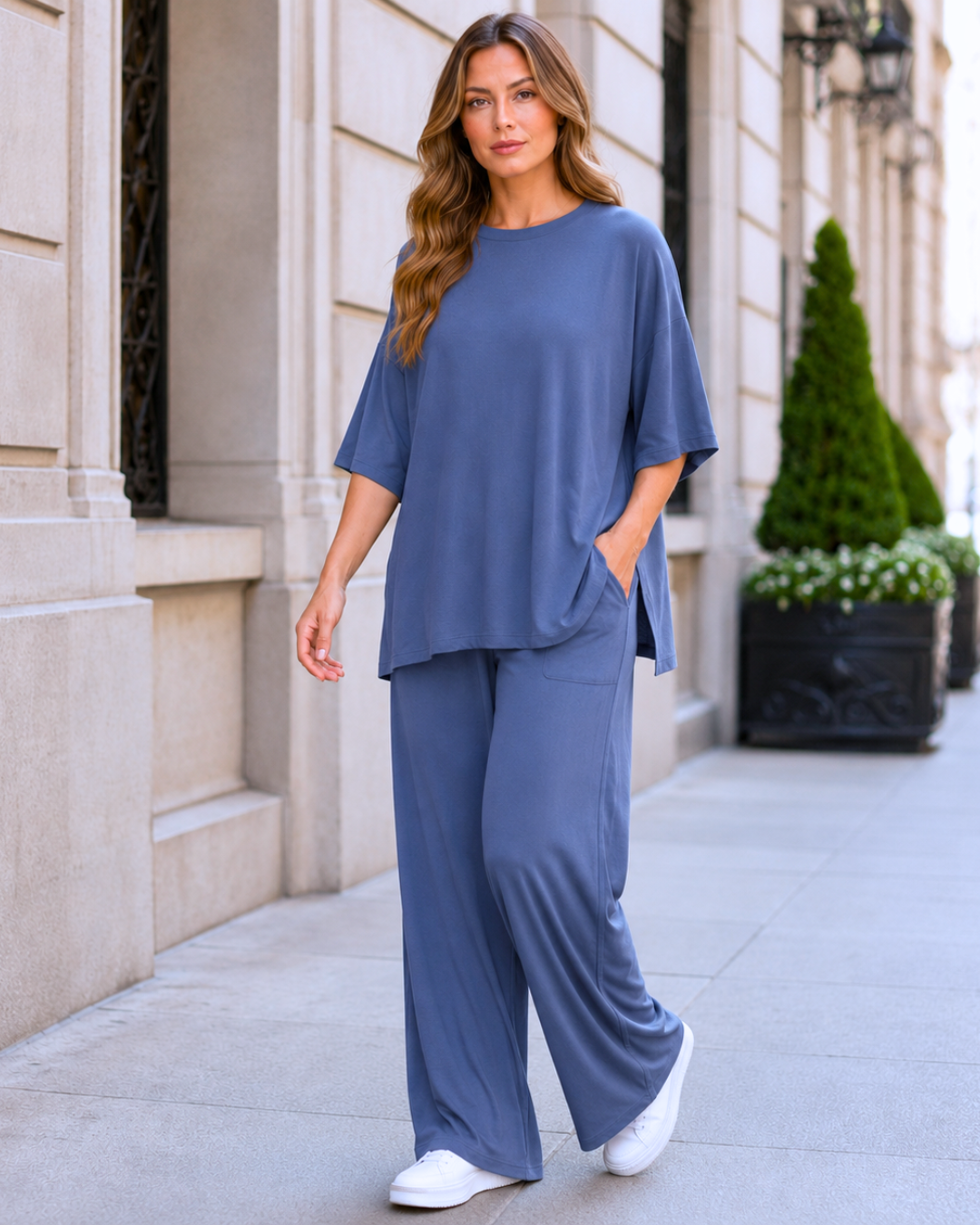 Conjunto fluido de camiseta y pantalón ancho
