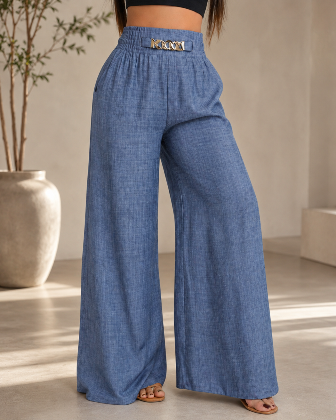 Pantalón de Talle Alto con Pernera Ancha y Detalle de Cinturón