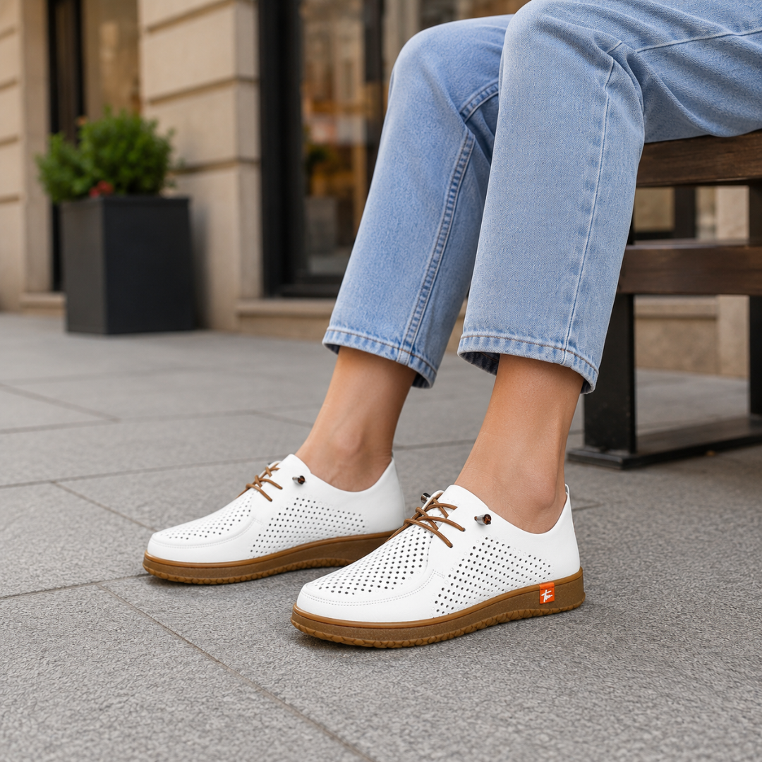 Zapatillas con diseño perforado de piel®