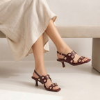 Sandalias de Tacón con Detalles Metálicos