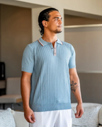 Polo manga corta con diseño tejido y cuello bicolor