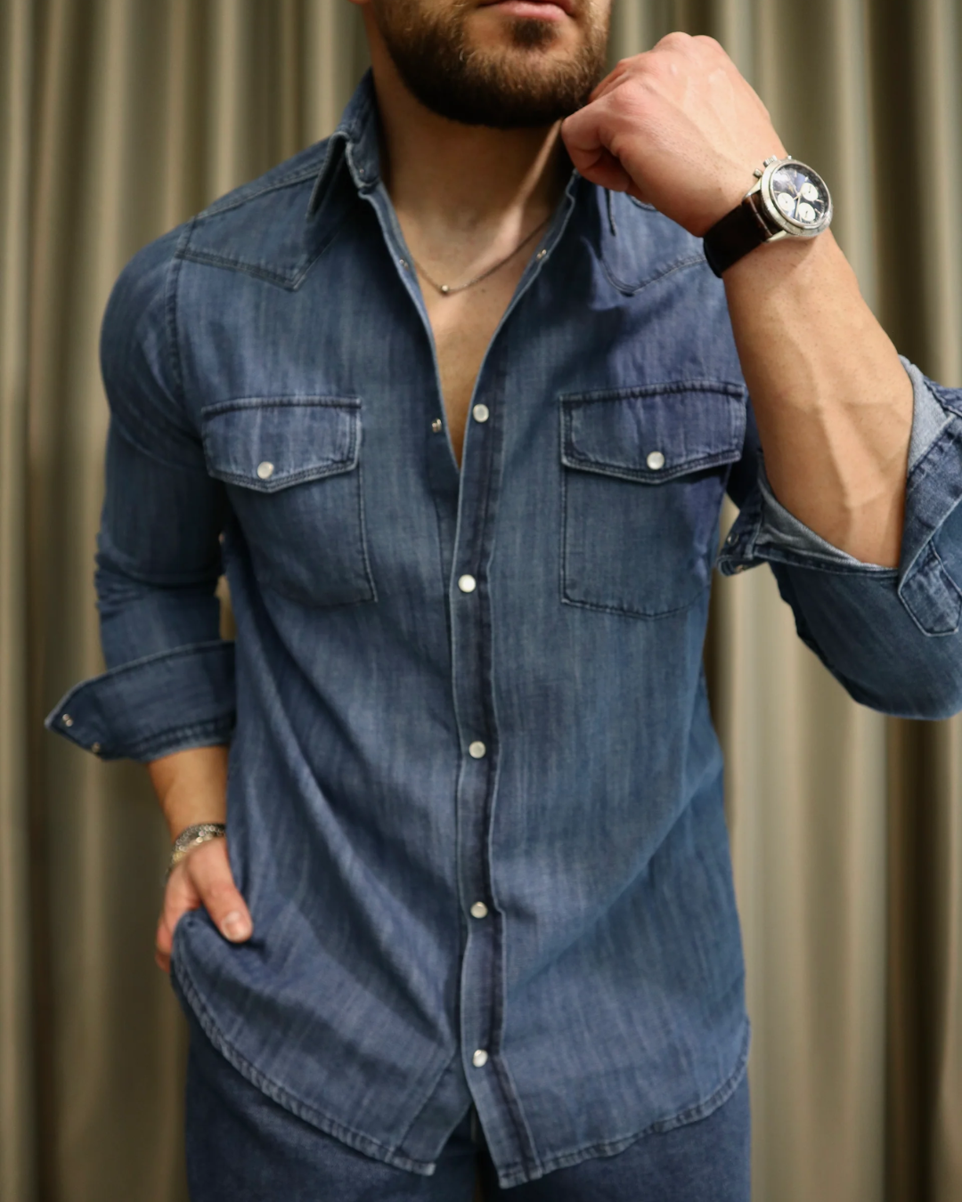 Camisa  Elegante para Hombre con Manga Larga y Botones Distintivos