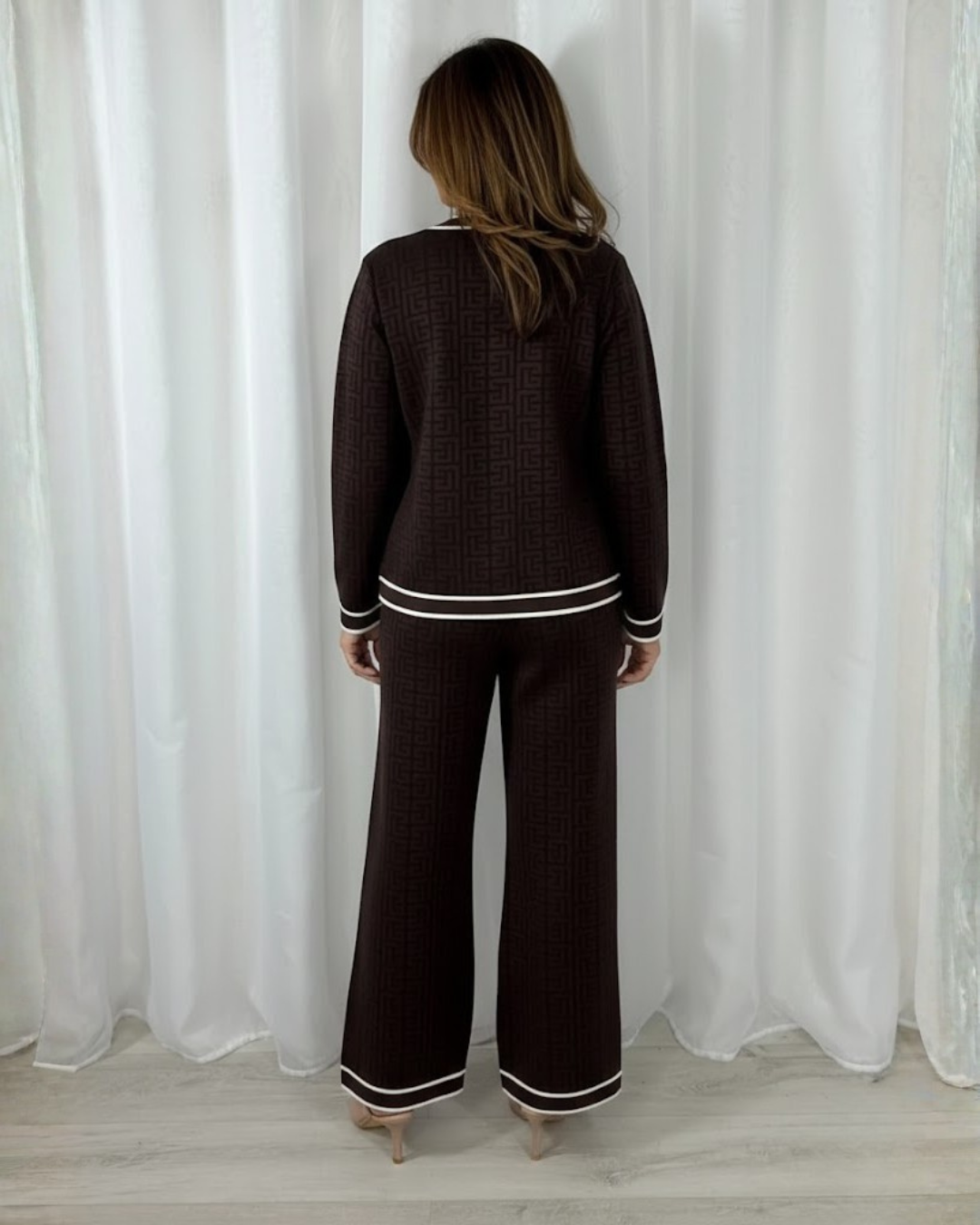 Conjunto Casual de Tres Piezas para Mujer con Cárdigan y Pantalón