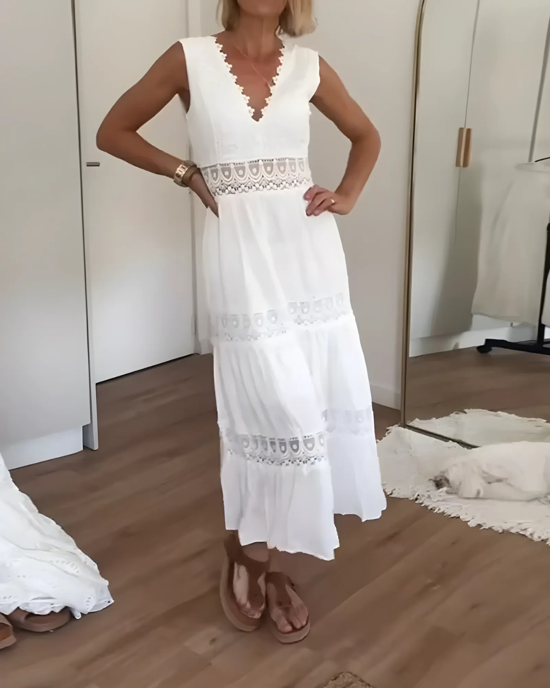 Vestido de Cuello en V con Bordados y Encajes®