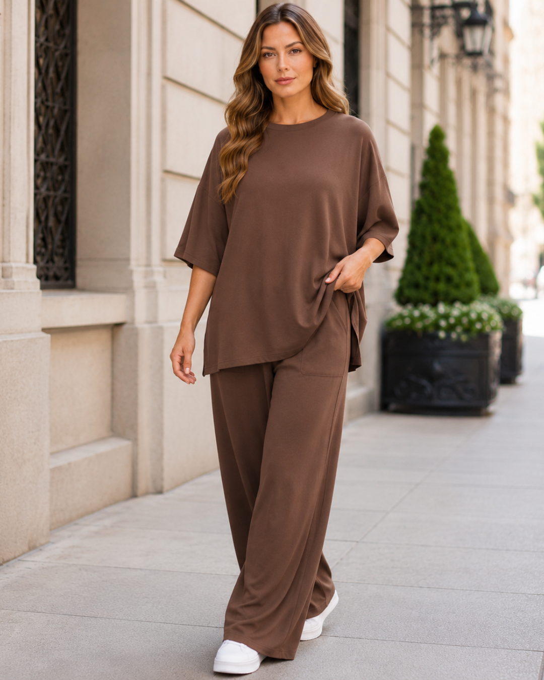 Conjunto fluido de camiseta y pantalón ancho