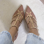 Tacones de Punta Fina con Detalles Dorados®