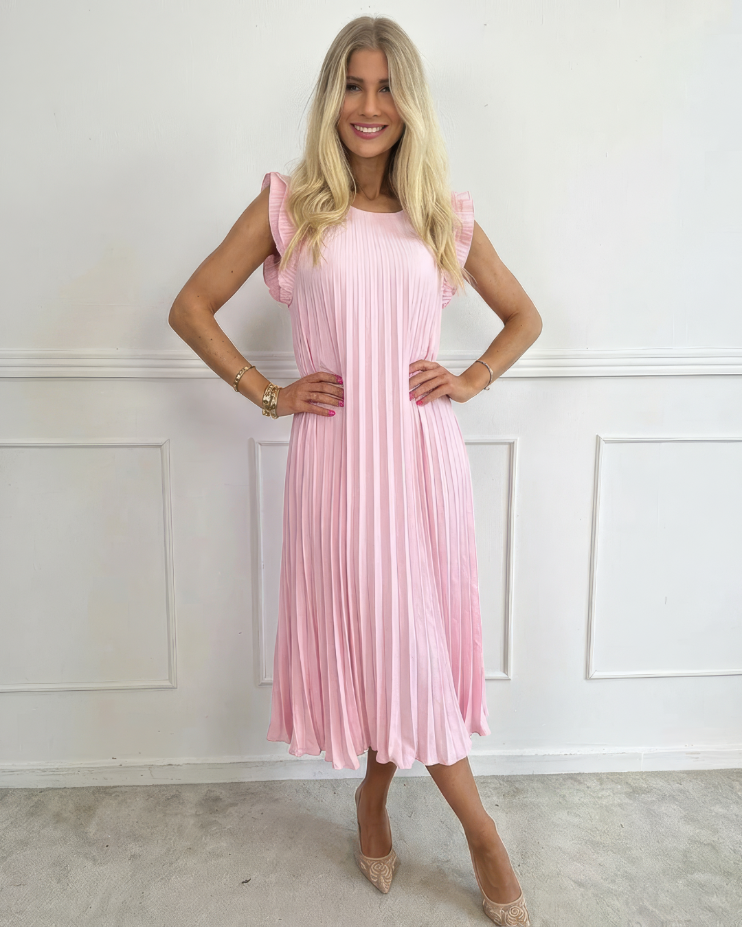 Vestido Plisado con Volantes