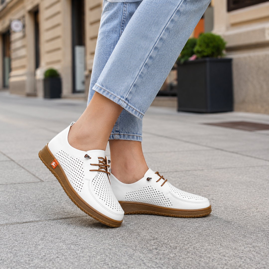 Zapatillas con diseño perforado de piel®
