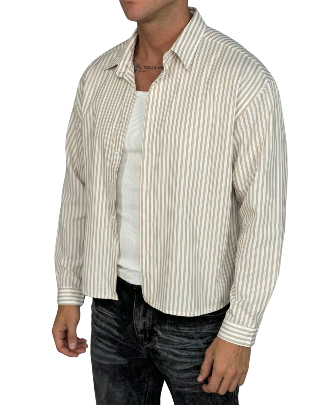 Camisa Estilizada de Corte Contemporáneo