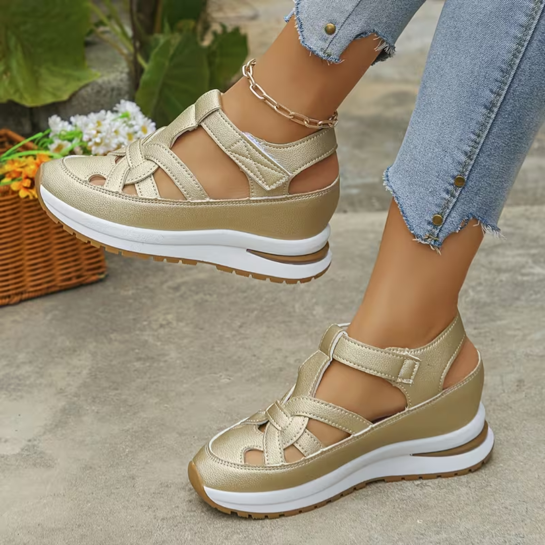 Sandalias deportivas con cuña baja
