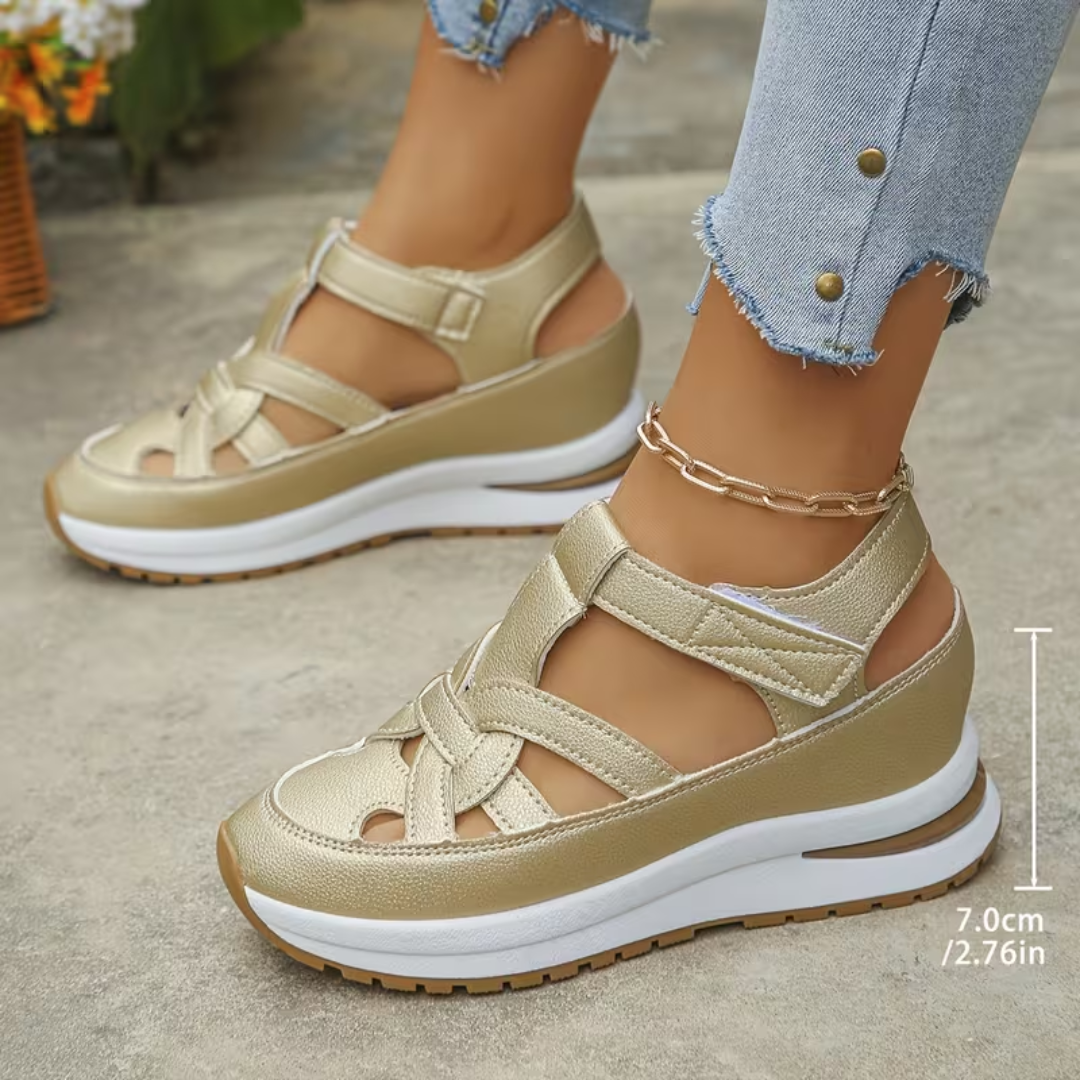 Sandalias deportivas con cuña baja