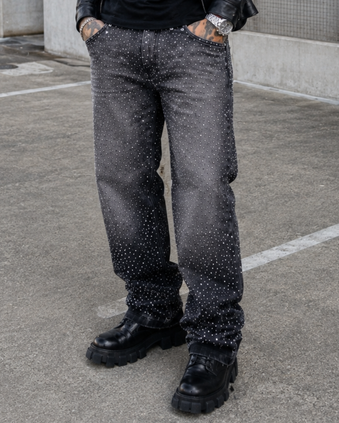 Vaqueros de corte acampanado con detalles de cristal®