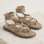 Sandalias Planas con Tiras y Tachuelas®