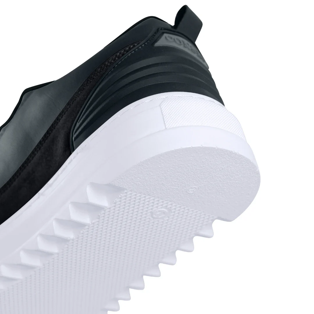 Zapato con elevación oculta