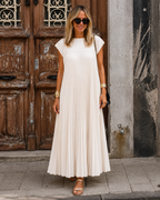Vestido largo elegante con pliegues finos