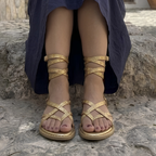 Sandalias Planas con Tiras y Tachuelas®
