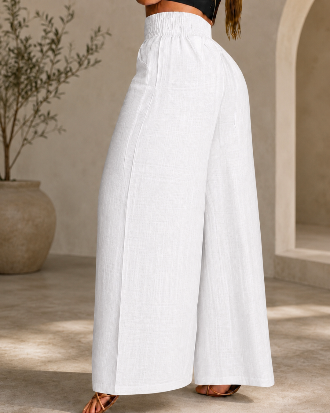 Pantalón de Talle Alto con Pernera Ancha y Detalle de Cinturón
